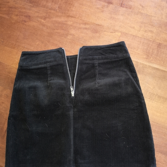 Skirt - Picture 2 of 3